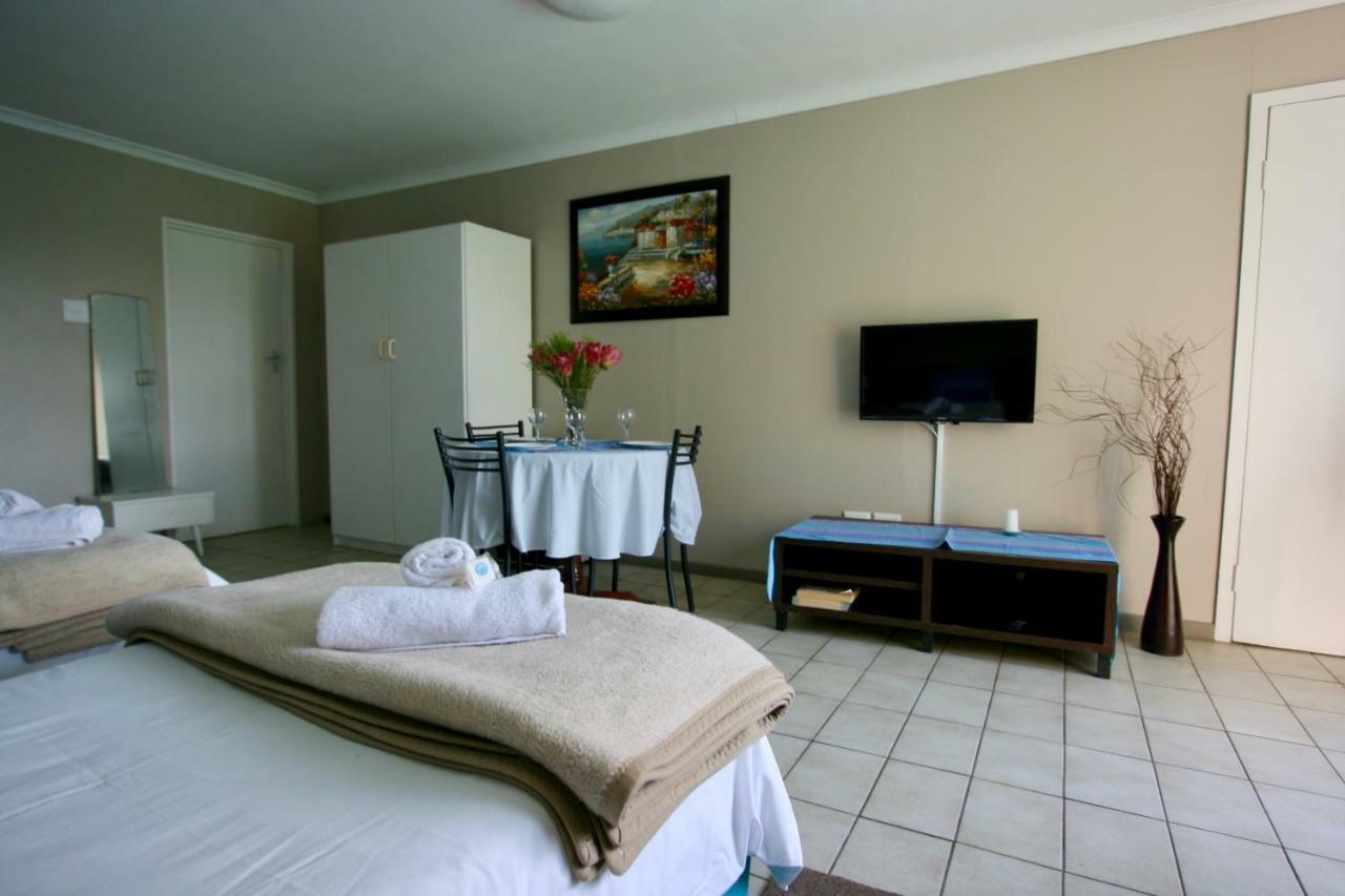 Clouds Guest House Durbanville Exterior photo